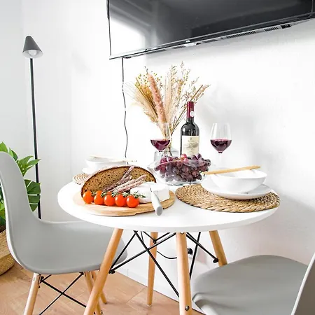 Homefy Heaven - Self Check-in - Free Parking - Elevator Apartment *